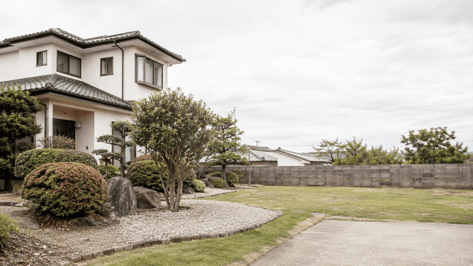 手入れの行き届いた静岡の戸建て住宅の庭